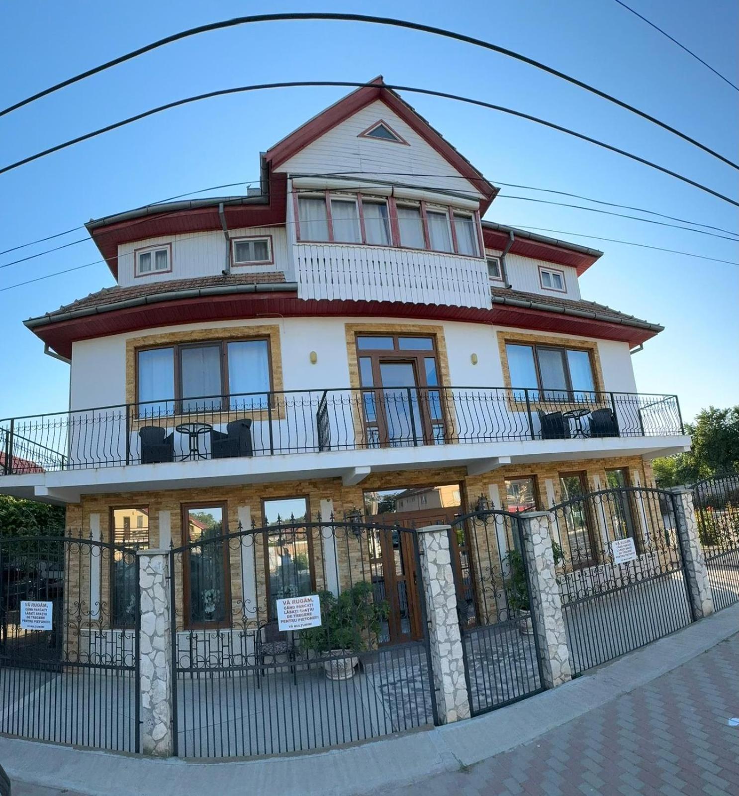 Отель Casa Ellamy Доуэ-Май Экстерьер фото